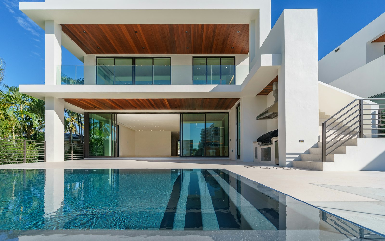 MERIDIAN luxury home